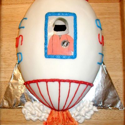 Spaceship Birthday Cake (Rocket)