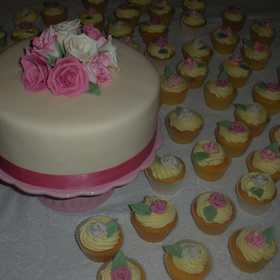 Vintage Roses Wedding Cake