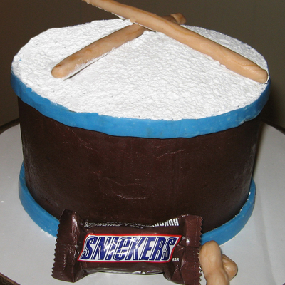 Drum/snickers Cake