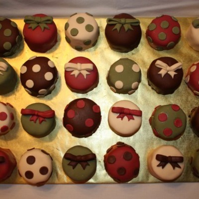 Mini Dots And Bows Cakes
