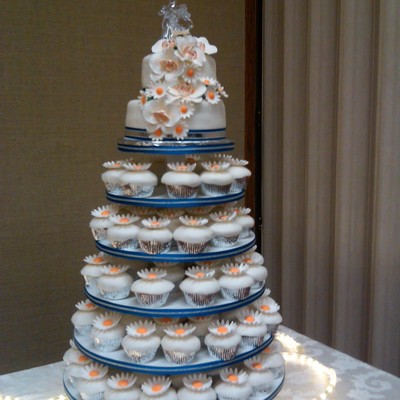 Wedding Cake And Cupcakes