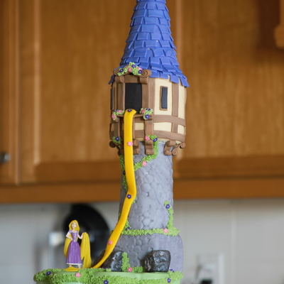 Tangled Rapunzel Cake