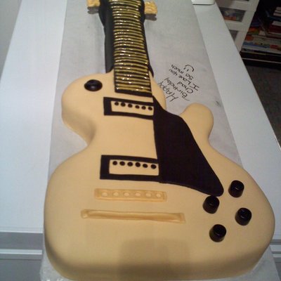 Guitar Cake