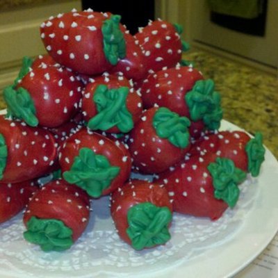 Strawberry Cake Strawberry's !! Lol...