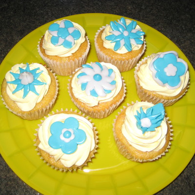 First Time Cupcakes W/ Fondant Flowers:)