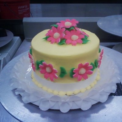 Wedding Cake And Cupcakes