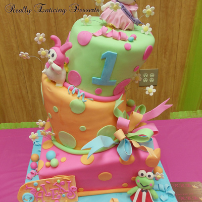 Hello Kitty & Friends Topsy Turvy Cake