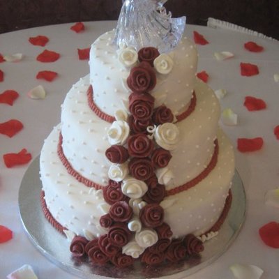 Red Roses Cake