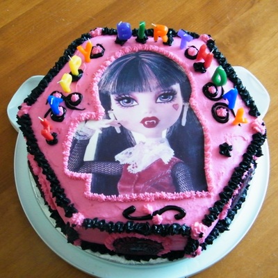 Draculaura Cake