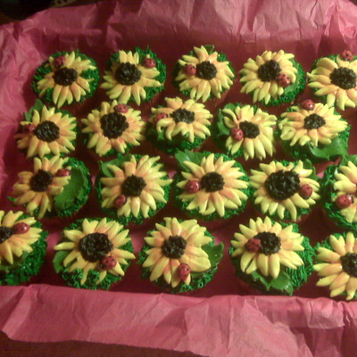 Sunflower & Ladybug Cupcakes