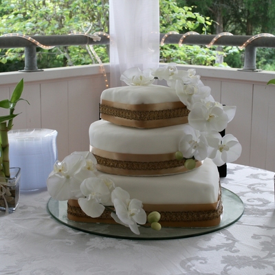 3-Tier Wedding Cake With Round And Square Layers