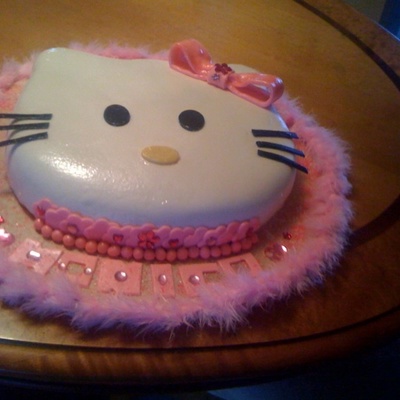 Hello Kitty Cake