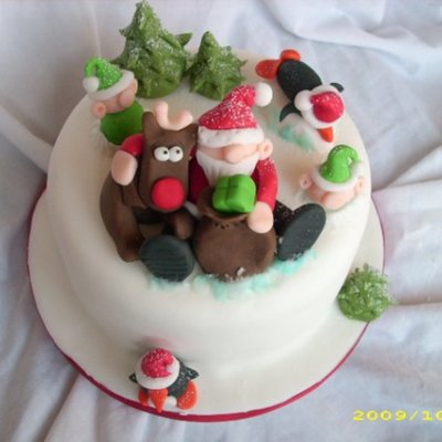 Santa And Reindeer Christmas Cake