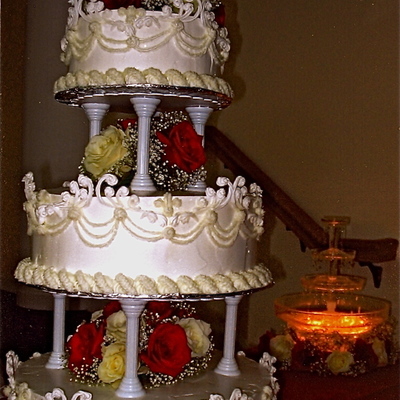 Round Pillared Cake