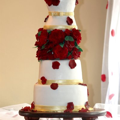 Red Rose Wedding Cake