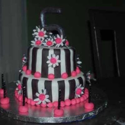 Black & White Striped Daisy Cake