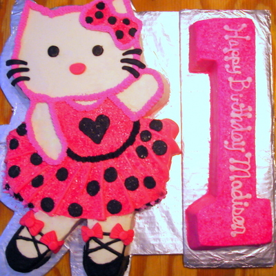 Hello Kitty Cake