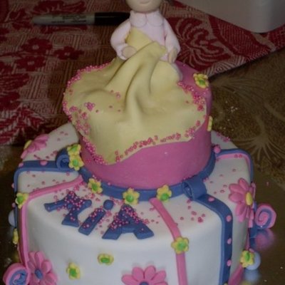 Mia's 1St B'day Cake (First Time With Fondant)