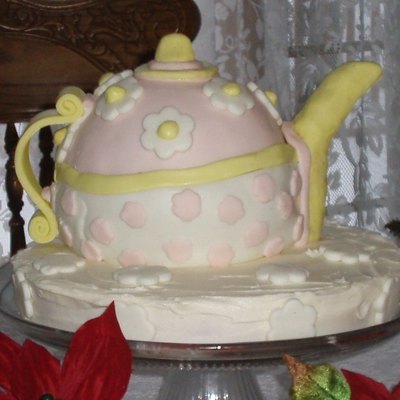 First Attempt At Teapot Cake