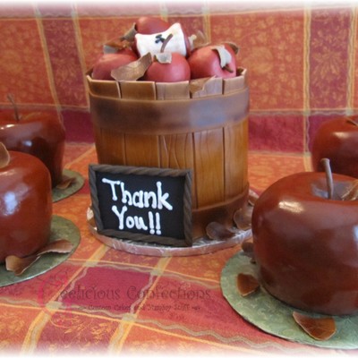 Apple Crate Cake & Apple Shaped Cakes