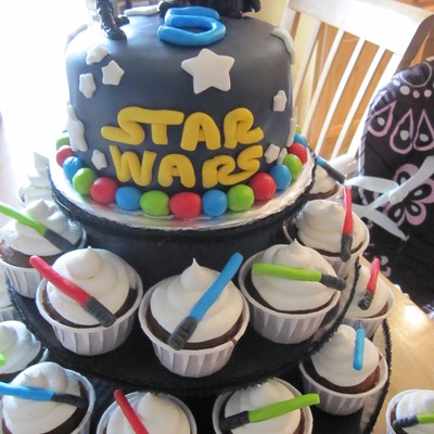 Star Wars Cake And Lightsaber Cupcakes