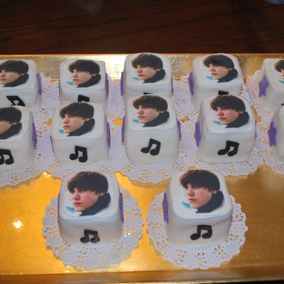 Mini Justin Beiber Cakes