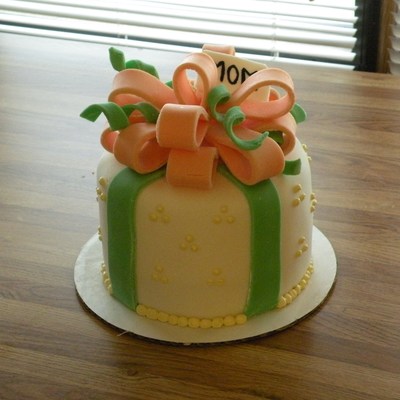 Present Cake With Curly Cues!