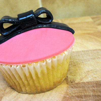Bow Cupcakes