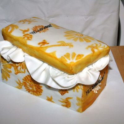 Yellowbox Shoe Cake