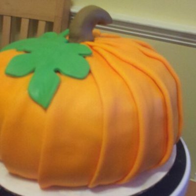 Pumpkin Cake With Fondant