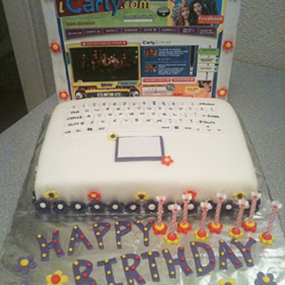 I Carly Laptop Cake