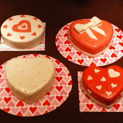 Mini Valentine Cakes