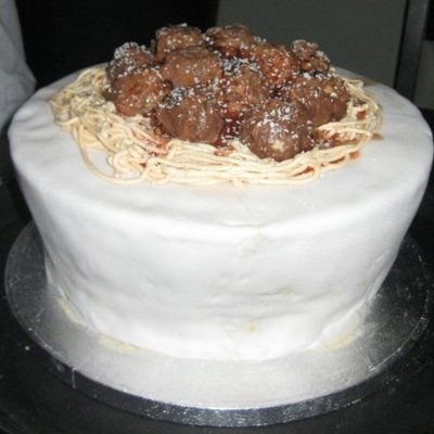 Spaghetti & Meatballs Cake!