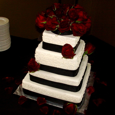 Black Magic South American Red Rose Wedding Cake