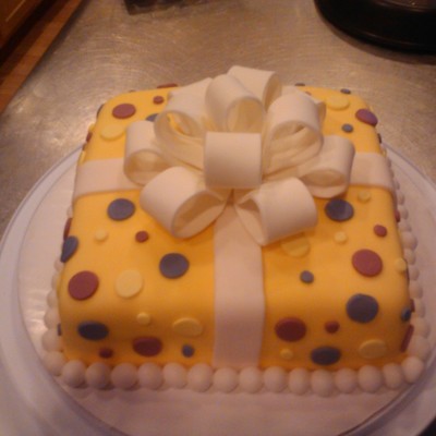 Birthday Present Cake