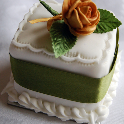 Miniature Rose Wedding Cakes