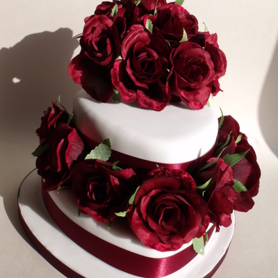 Hearts And Roses Wedidng Cake