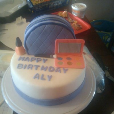 Make Up Bag Cake!