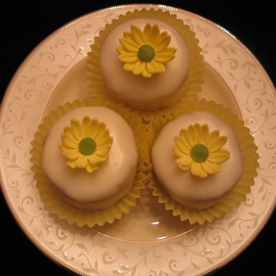 Daisy Petit Fours