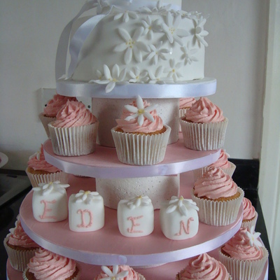 Daisy Cake Pluse Cup Cakes