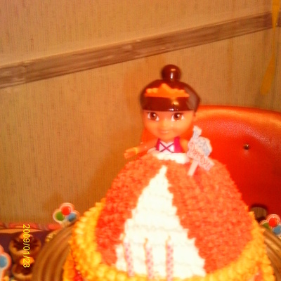 Savannahs Dora Birthday Cake With Mini Cupcakes