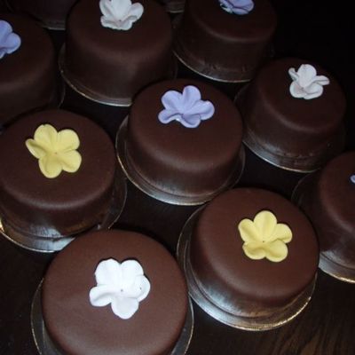Mini Chocolate Cakes!