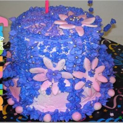 Marjory_Bday_Cake_Dec_06.jpg