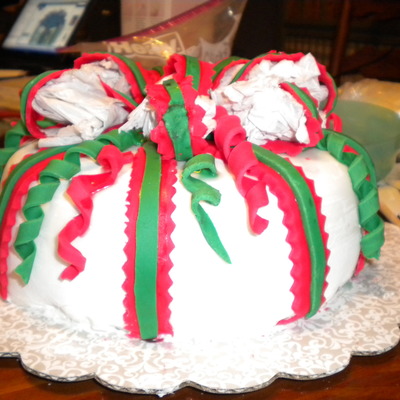 Wiltons Curly Bow Cake