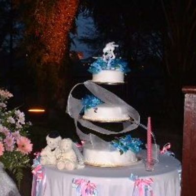 Wedding Cake With Blue Sweetheart Roses