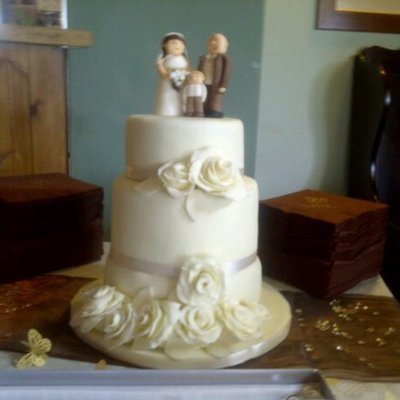 Wedding Cake With Roses