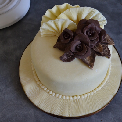 White Chocolate Paste Cake