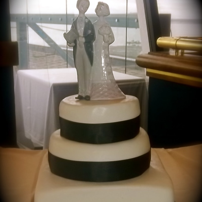 Simple Elegance Wedding Cake