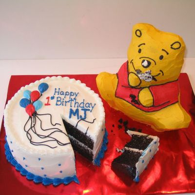 Pooh Eating Cake