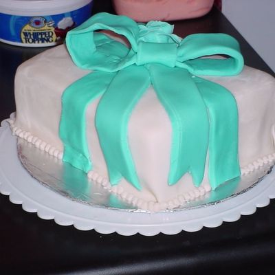 Gift Cake Front View